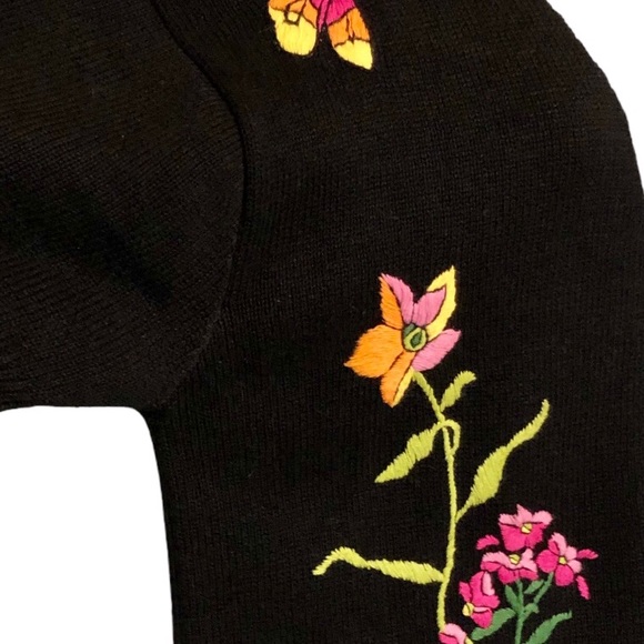 Joan Steele Embroidered Birdhouse Floral Sweater Short Sleeve Womens 1X Black - Picture 2 of 7